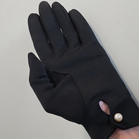 Vintage Black Nyla Suede Pearl Button Gloves 8 Washable Rare - Picture 1 of 6